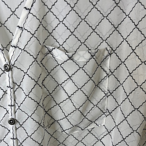 CAbi Cream and Black Geometric Blouse Oversized Size Sm Fits like M/L - Picture 5 of 12